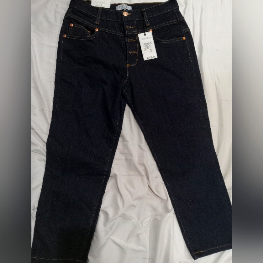 Unique Vintage Judy Blue *29* denim capris